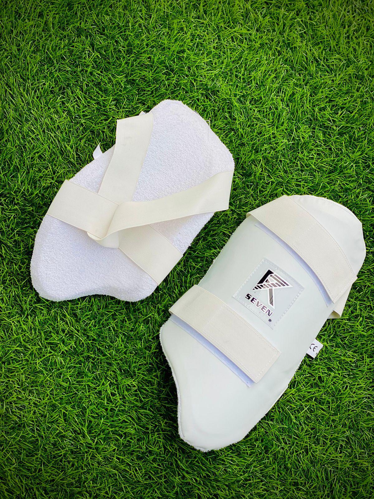 R7 ELITE WHITE  SINGLE THIGH PAD