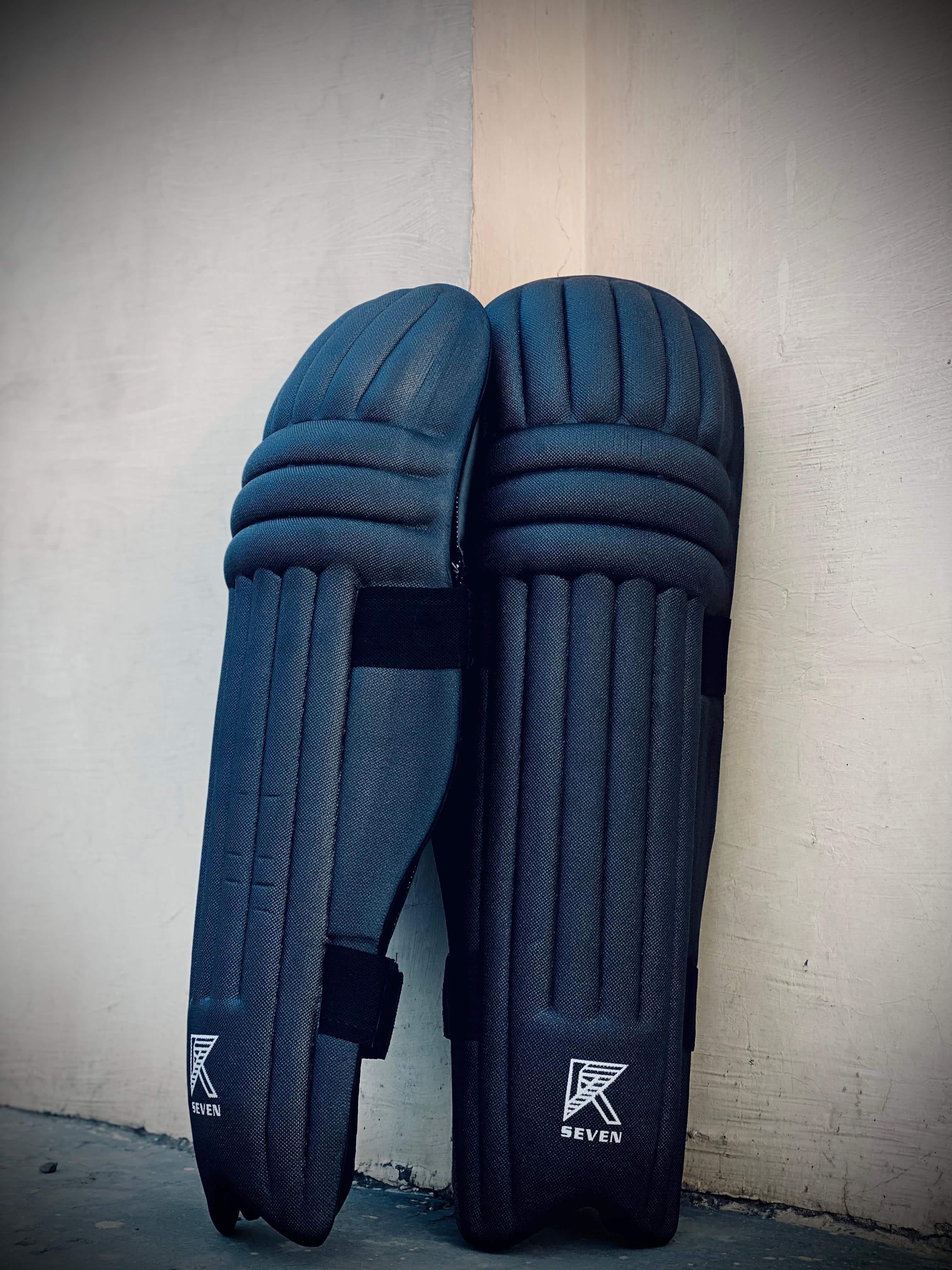 R7 MOULDED BATTING PAD