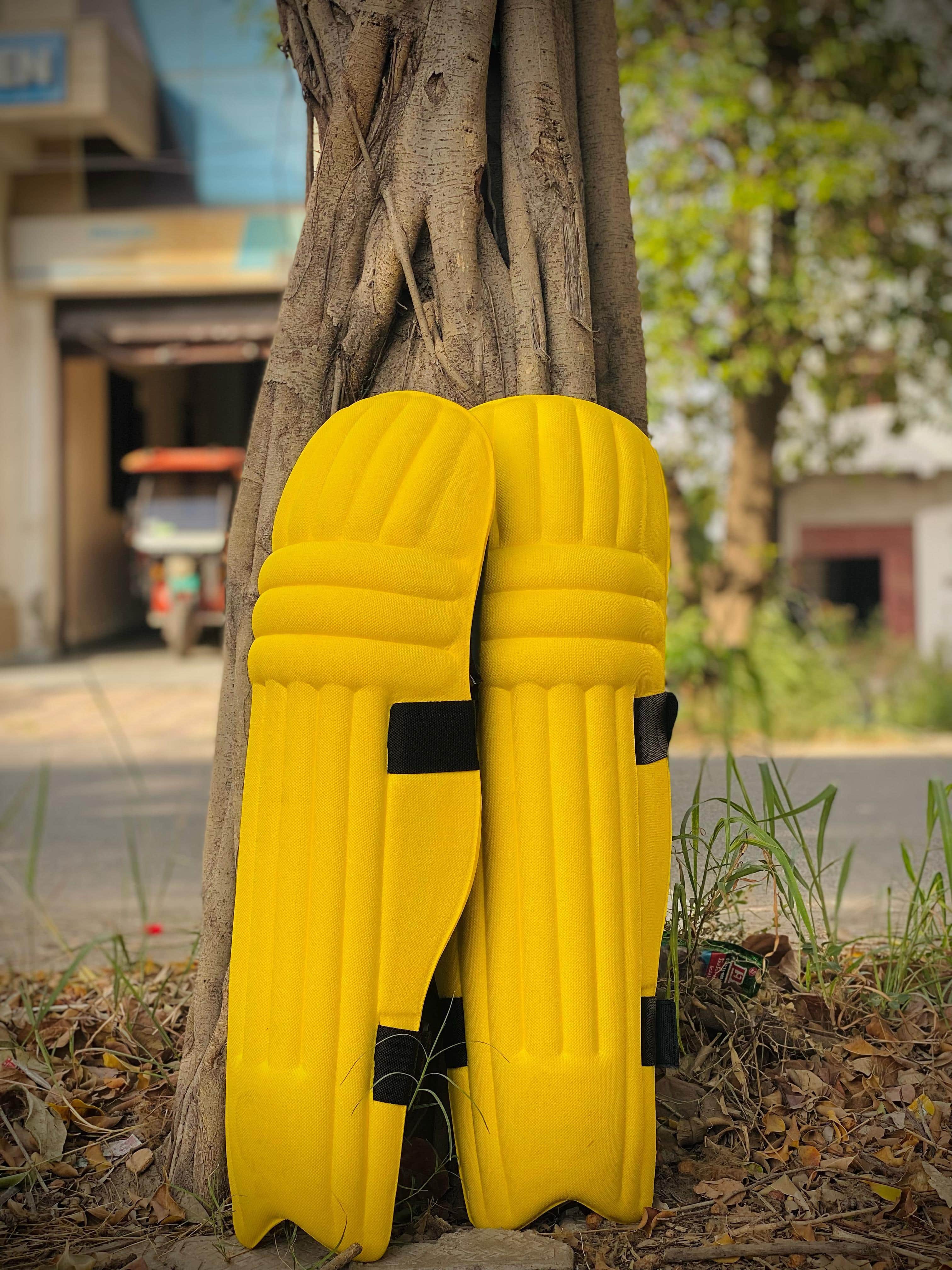 R7 MOULDED YELLLOW  BATTING PAD